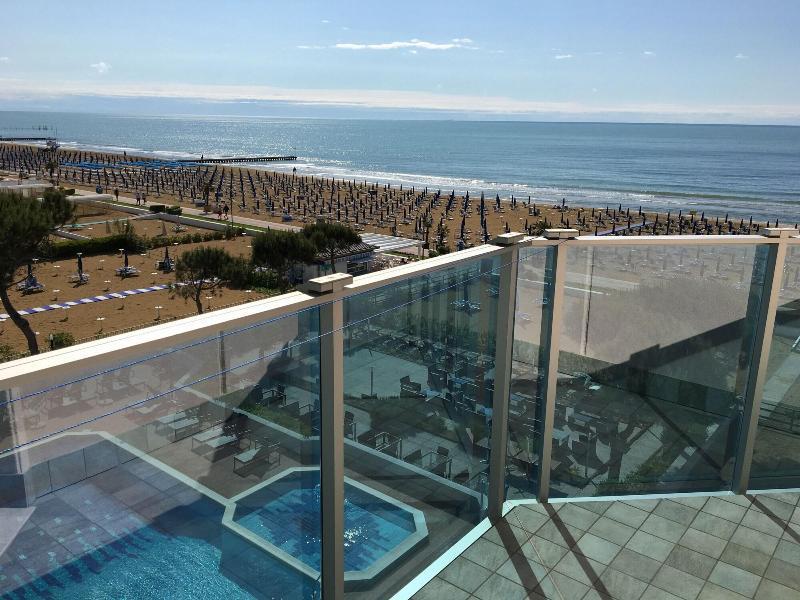 Hotel La Bussola Τζεσόλο Λίντο Εξωτερικό φωτογραφία