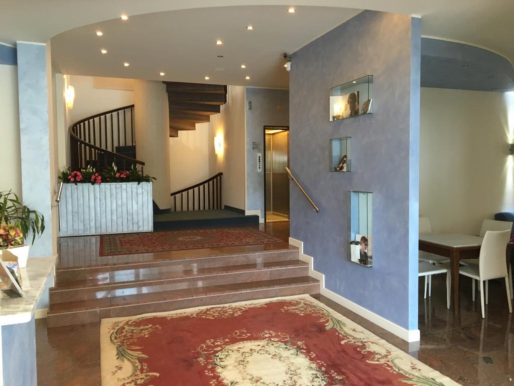 Hotel La Bussola Τζεσόλο Λίντο Εξωτερικό φωτογραφία