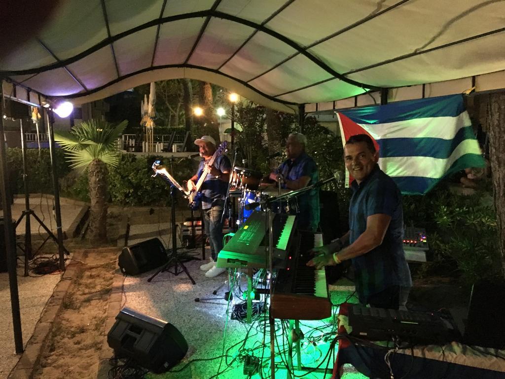 Hotel La Bussola Τζεσόλο Λίντο Εξωτερικό φωτογραφία
